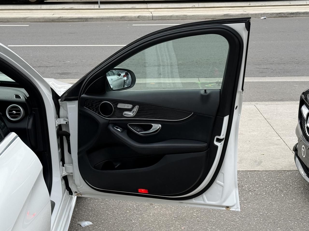 2016 Mercedes-Benz C-Class 300 //AMG PKG | PANO | NAVI | BACK UP CAMERA Photo