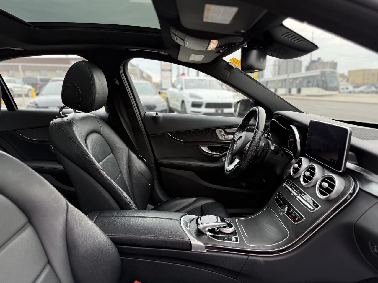 2016 Mercedes-Benz C-Class 300 //AMG PKG | PANO | NAVI | BACK UP CAMERA Photo