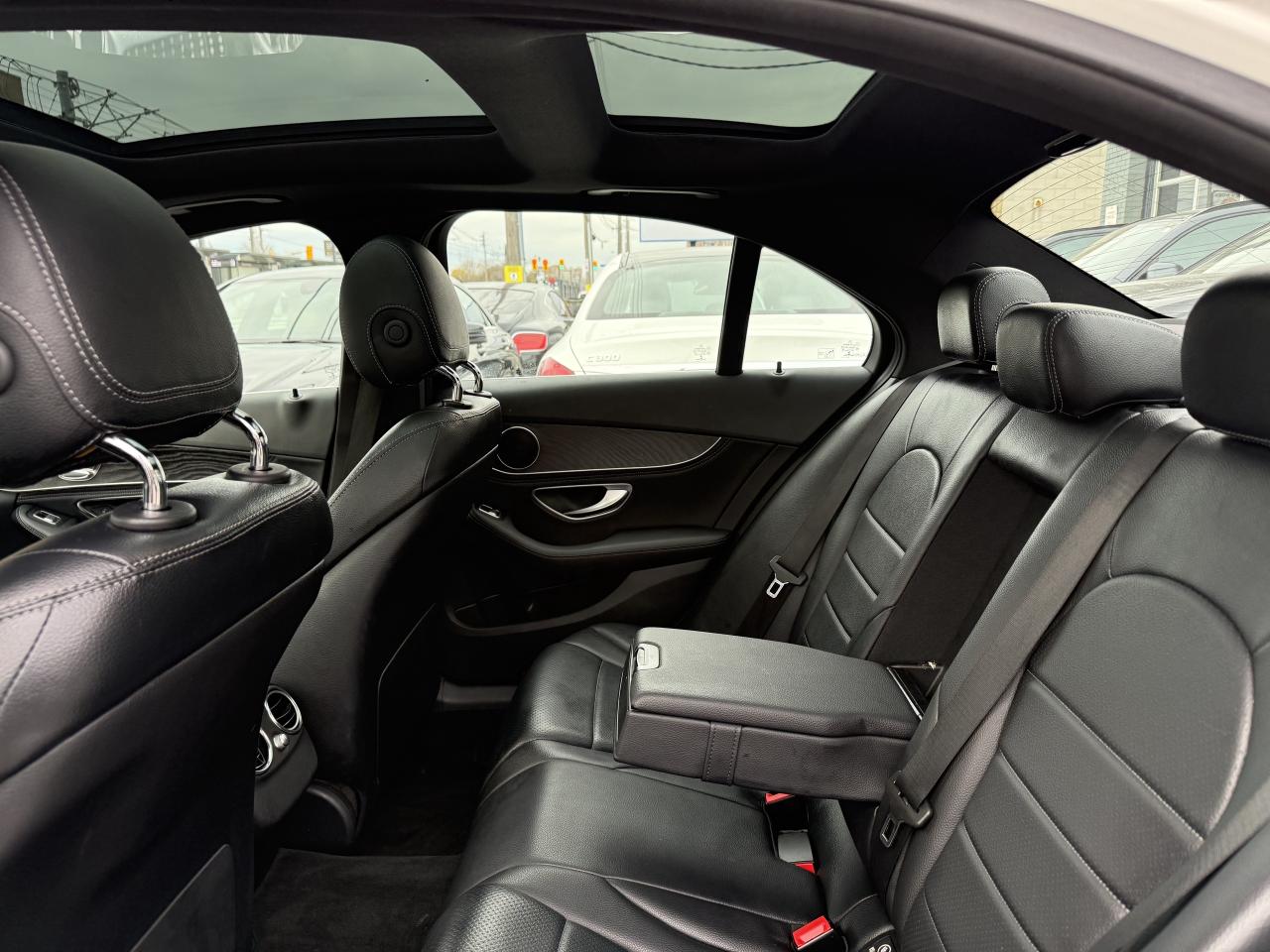 2016 Mercedes-Benz C-Class 300 //AMG PKG | PANO | NAVI | BACK UP CAMERA Photo