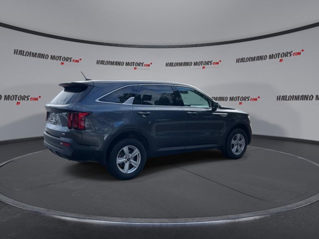 2023 Kia Sorento LX+ AWD | No accidents | 7 Passengers Photo