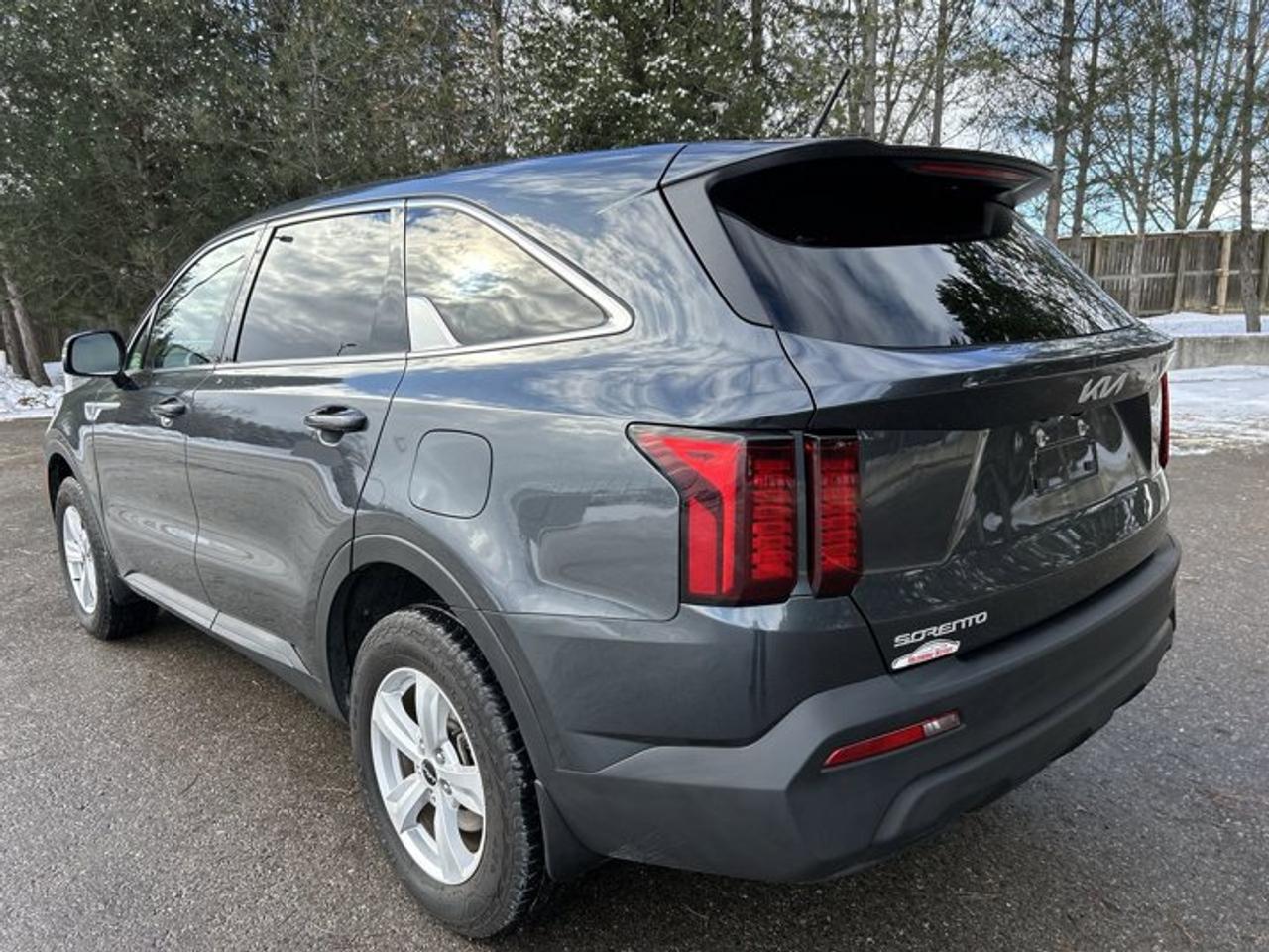 2023 Kia Sorento LX+ AWD | No accidents | 7 Passengers Photo