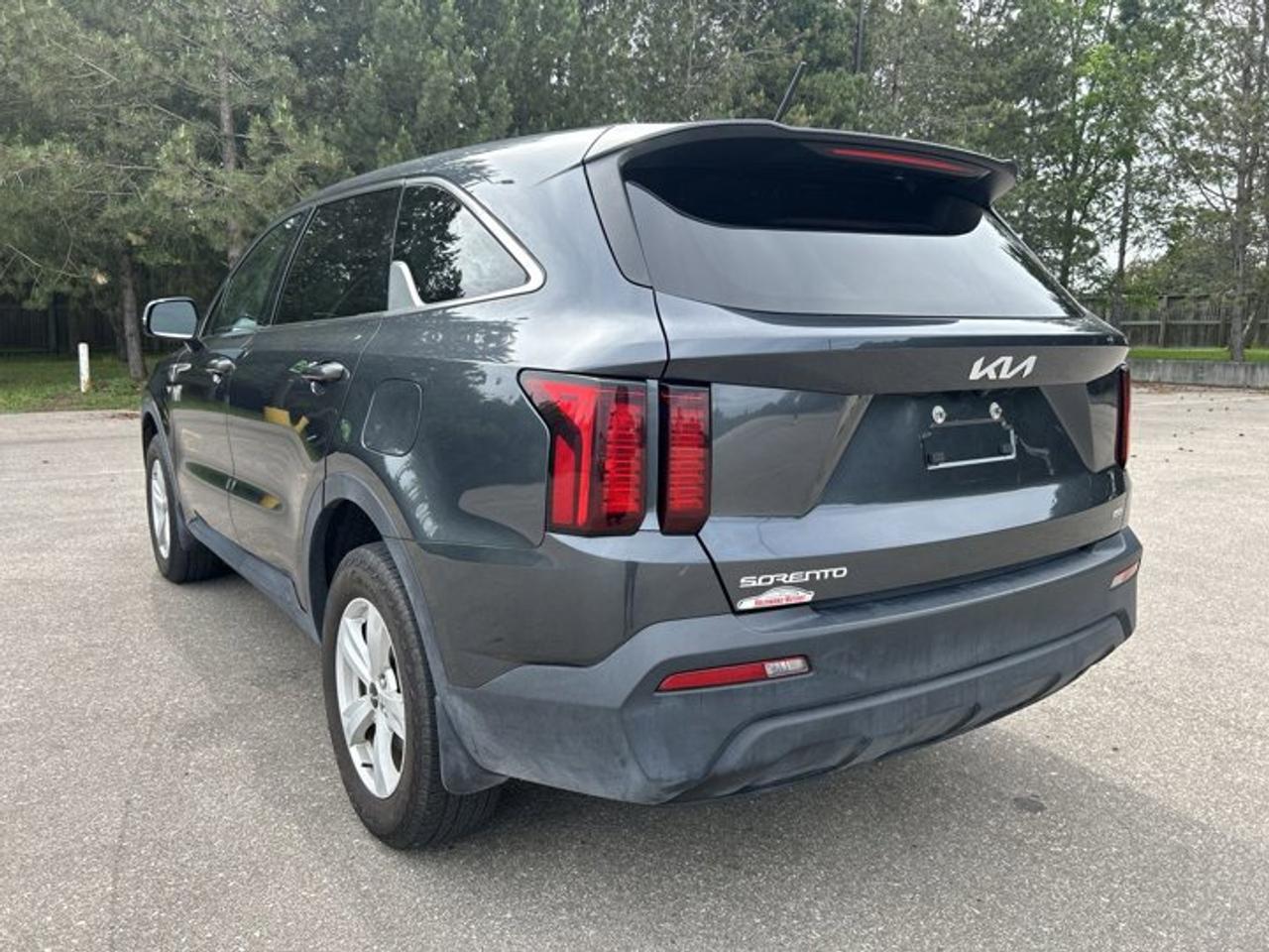 2023 Kia Sorento LX+ AWD | No accidents | 7 Passengers Photo