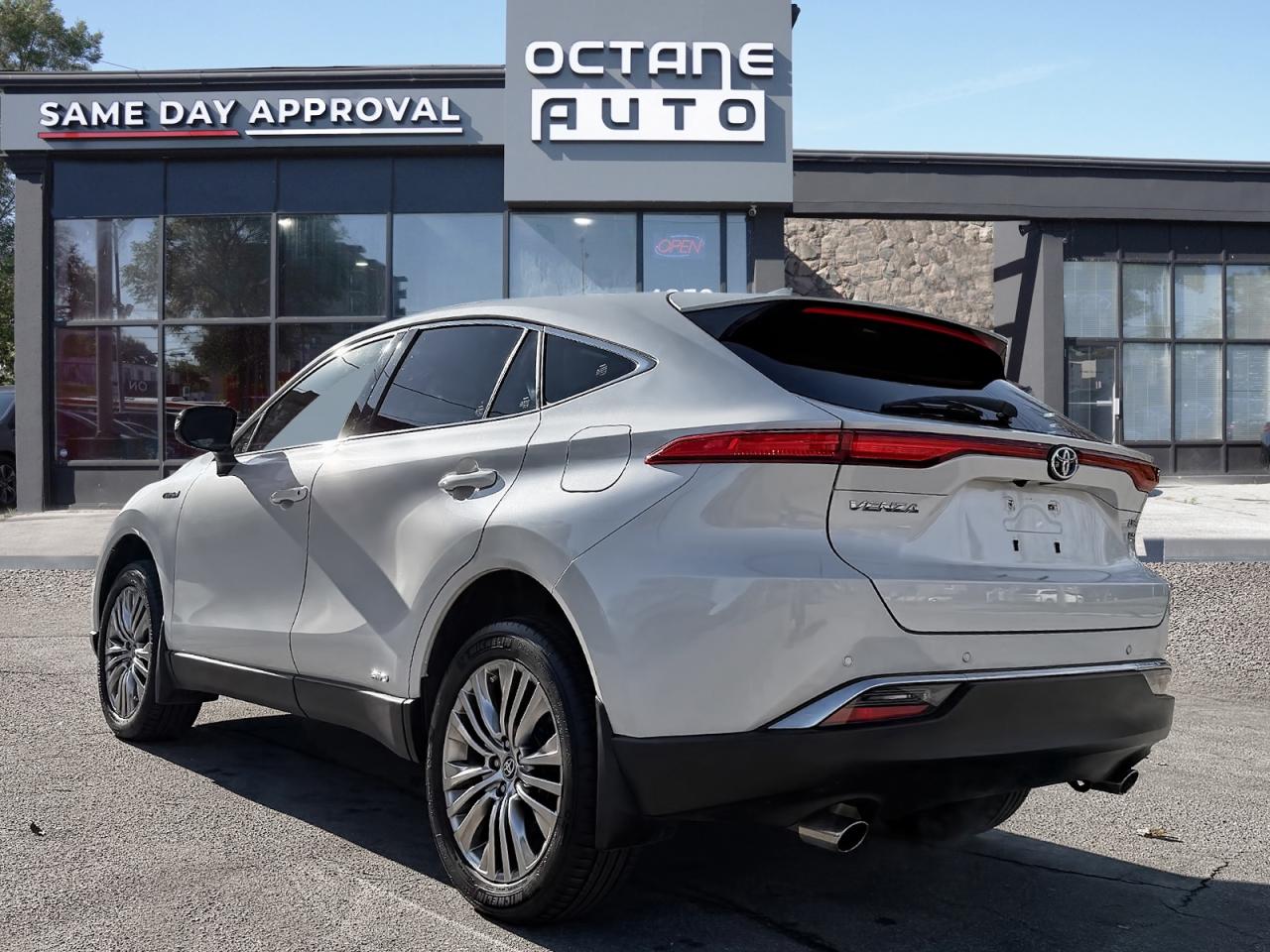 2021 Toyota Venza LIMITED AWD Photo3