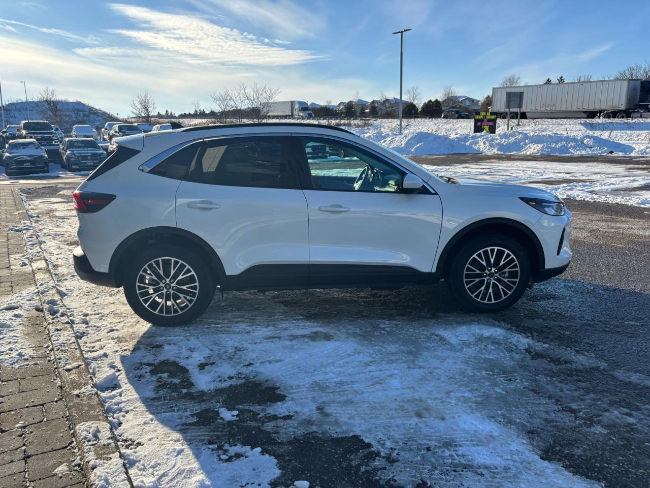 2024 Ford Escape PLUG-IN-HYBRID! LOADED! REMOTE START! 13.2" SCREEN Photo3