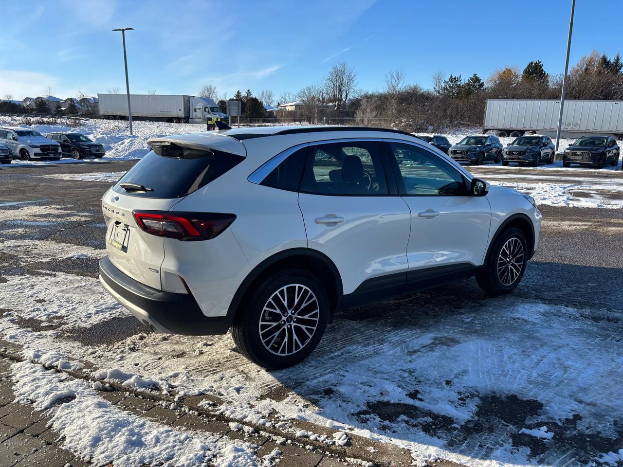 2024 Ford Escape PLUG-IN-HYBRID! LOADED! REMOTE START! 13.2" SCREEN Photo4