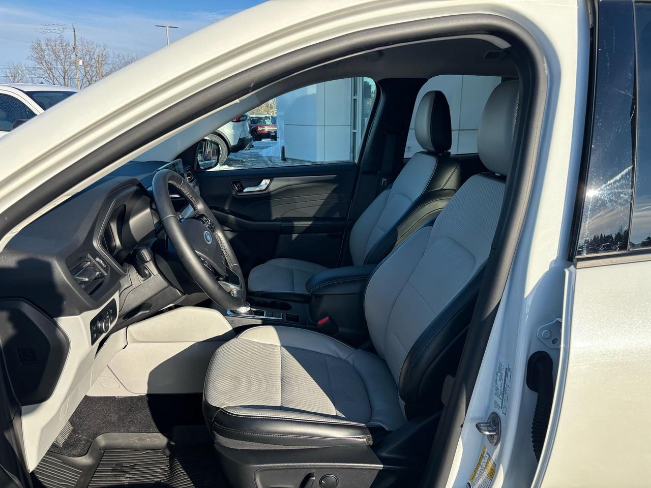 2024 Ford Escape PLUG-IN-HYBRID! LOADED! REMOTE START! 13.2" SCREEN Photo