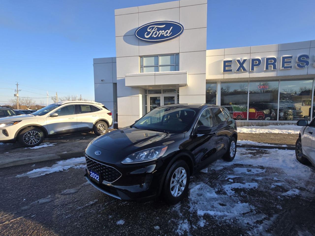 2022 Ford Escape SE, AWD, COPILOT! HEATED STEERING WHEEL AND SEATS! Photo0