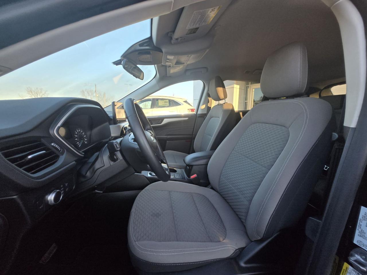 2022 Ford Escape SE, AWD, COPILOT! HEATED STEERING WHEEL AND SEATS! Photo5