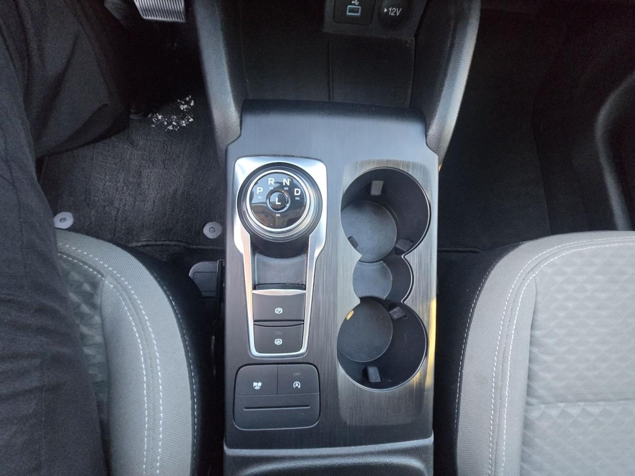 2022 Ford Escape SE, AWD, COPILOT! HEATED STEERING WHEEL AND SEATS! Photo5