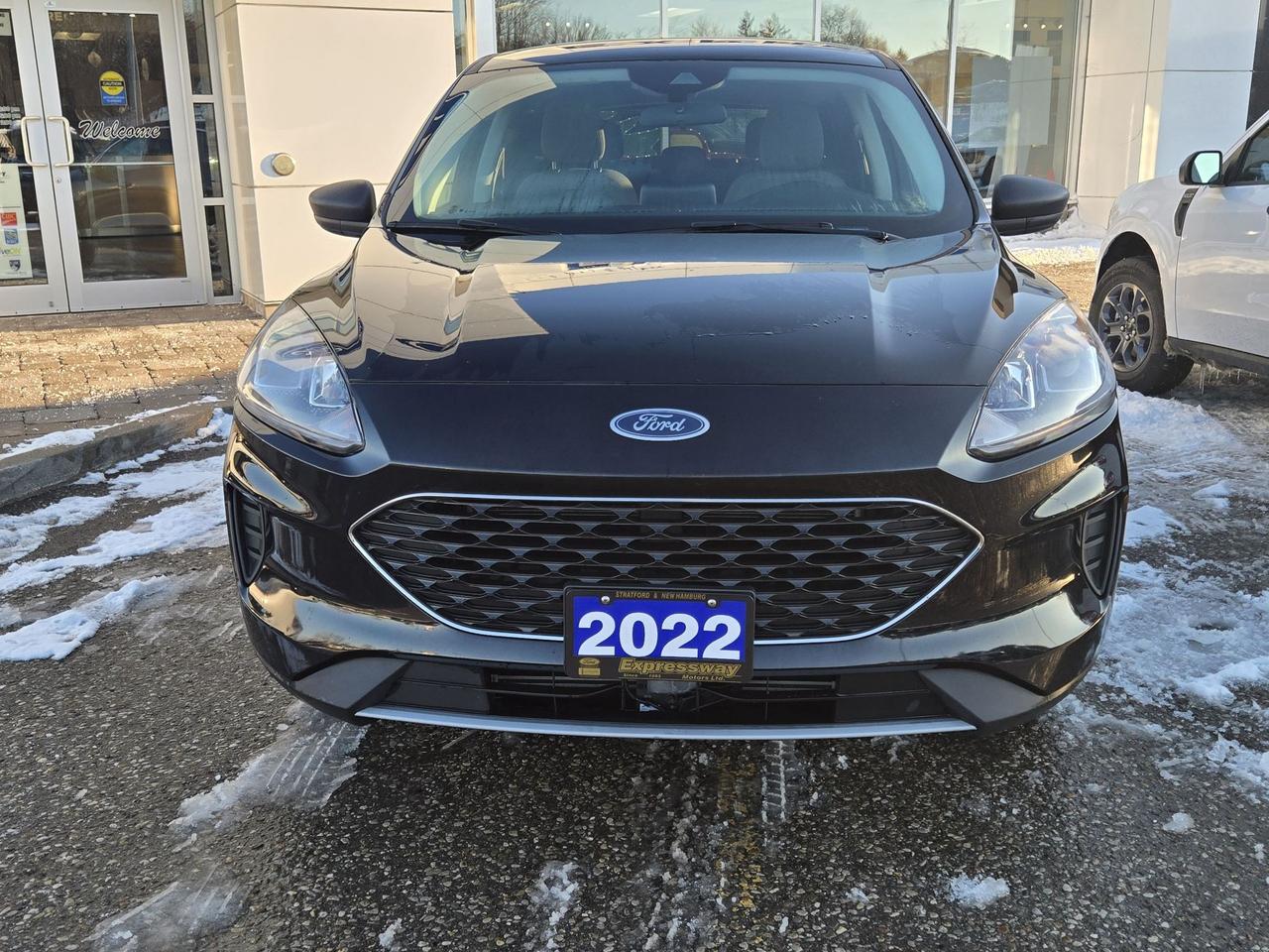2022 Ford Escape SE, AWD, COLD WEATHER PACKAGE! POWER GATE! Photo2