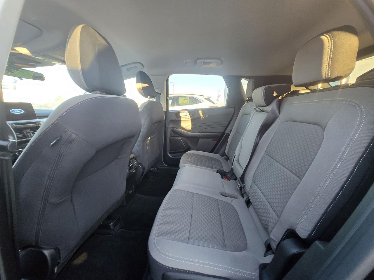 2022 Ford Escape SE, AWD, COLD WEATHER PACKAGE! POWER GATE! Photo