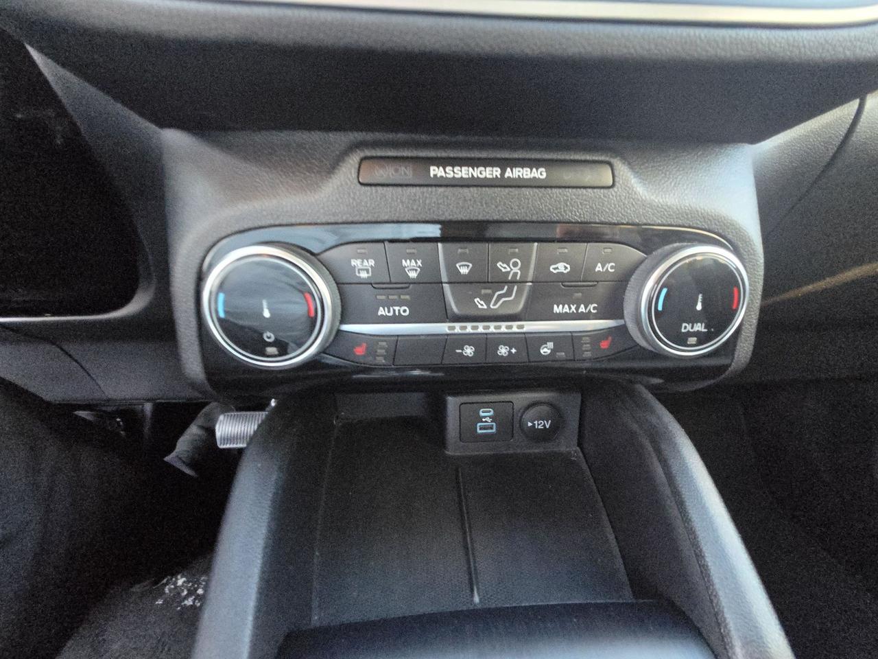 2022 Ford Escape SE, AWD, COLD WEATHER PACKAGE! POWER GATE! Photo