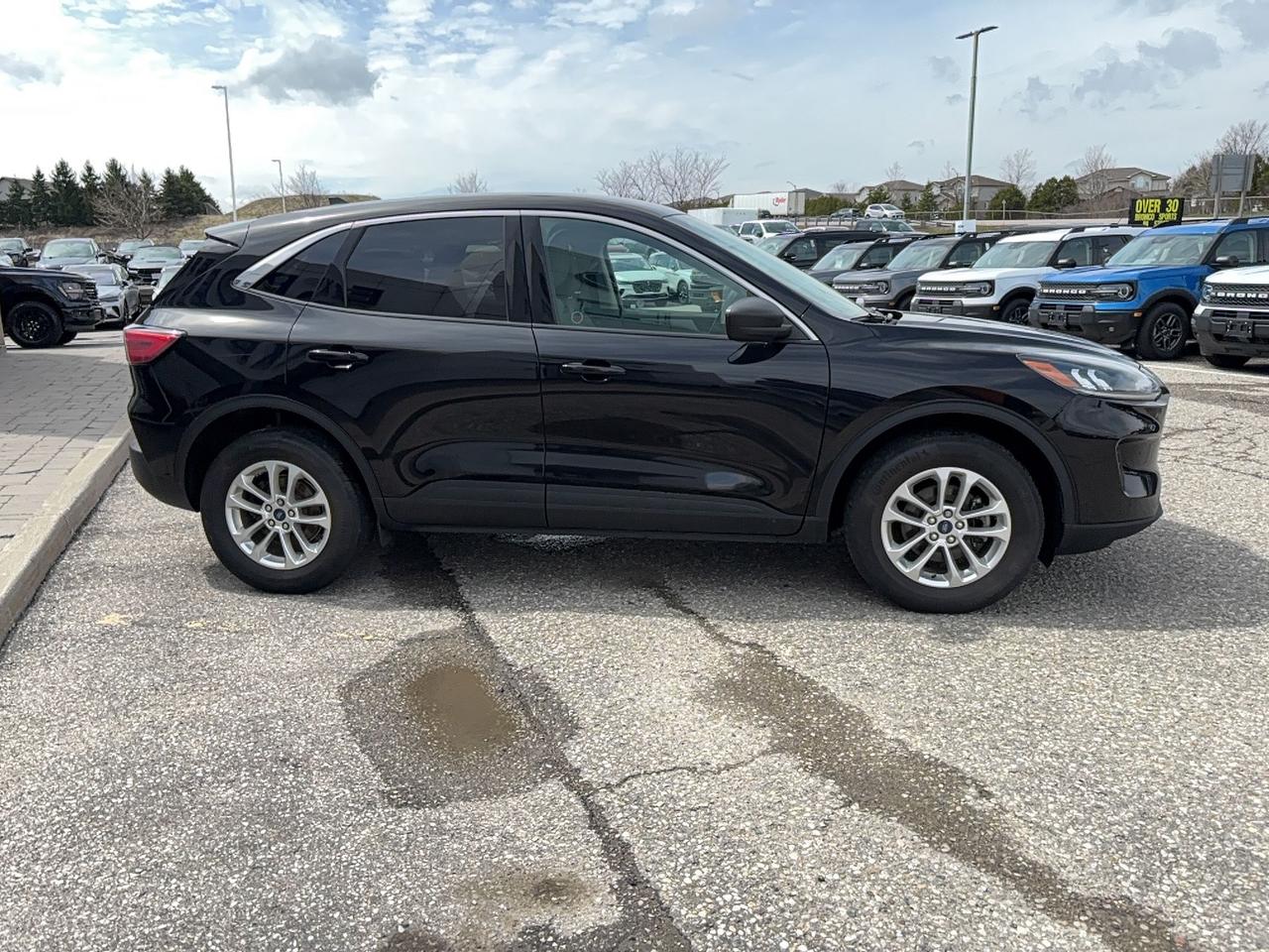 2022 Ford Escape SE, AWD, COLD WEATHER PACKAGE! POWER GATE! Photo