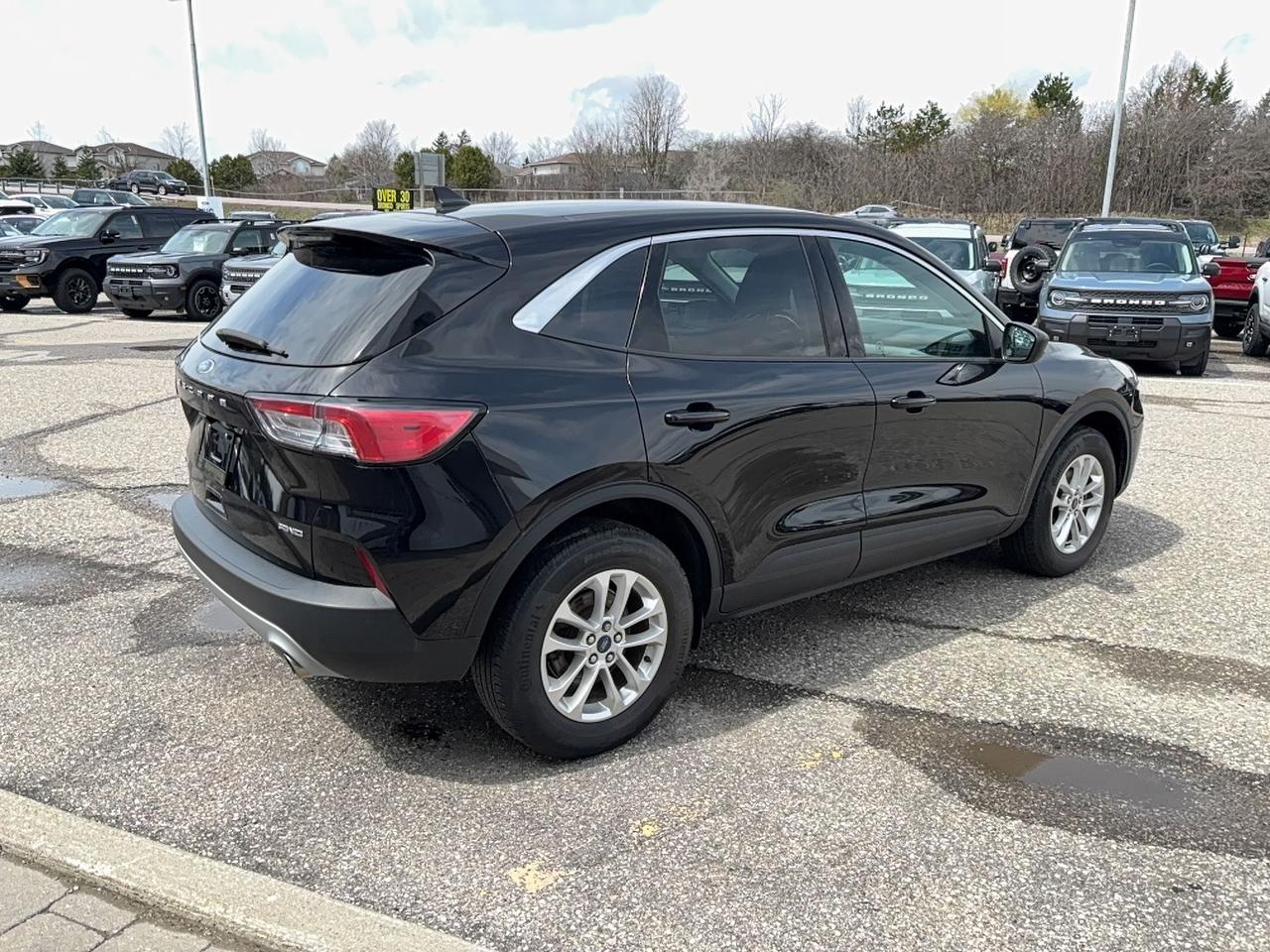 2022 Ford Escape SE, AWD, COLD WEATHER PACKAGE! POWER GATE! Photo4
