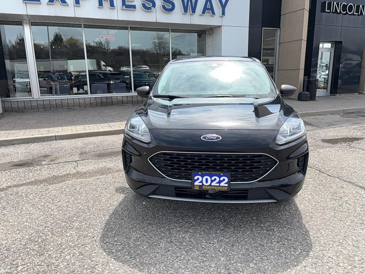 2022 Ford Escape SE, AWD, COLD WEATHER PACKAGE! POWER GATE! Photo