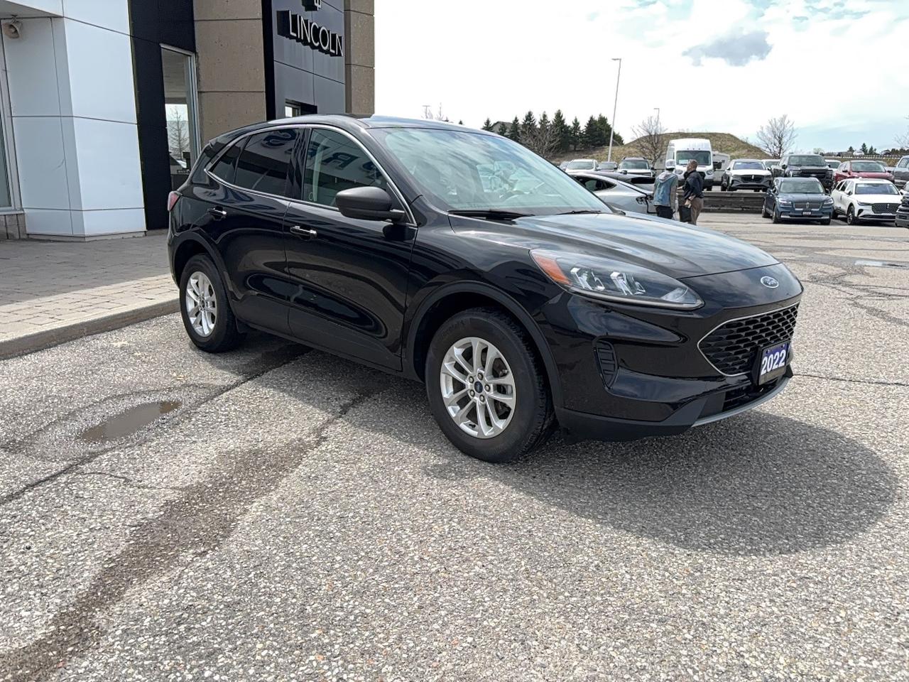 2022 Ford Escape SE, AWD, COLD WEATHER PACKAGE! POWER GATE! Photo