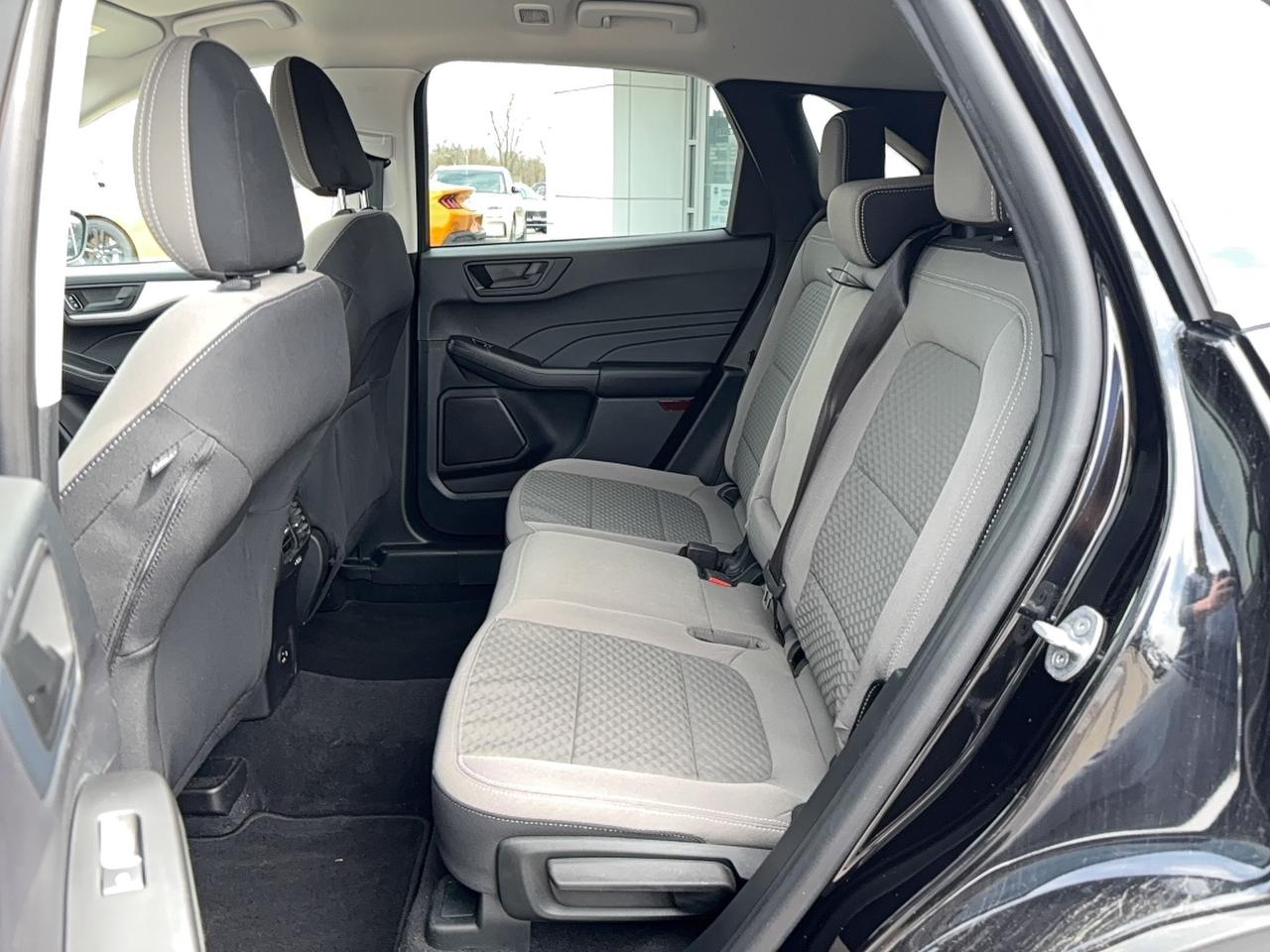 2022 Ford Escape SE, AWD, COLD WEATHER PACKAGE! POWER GATE! Photo