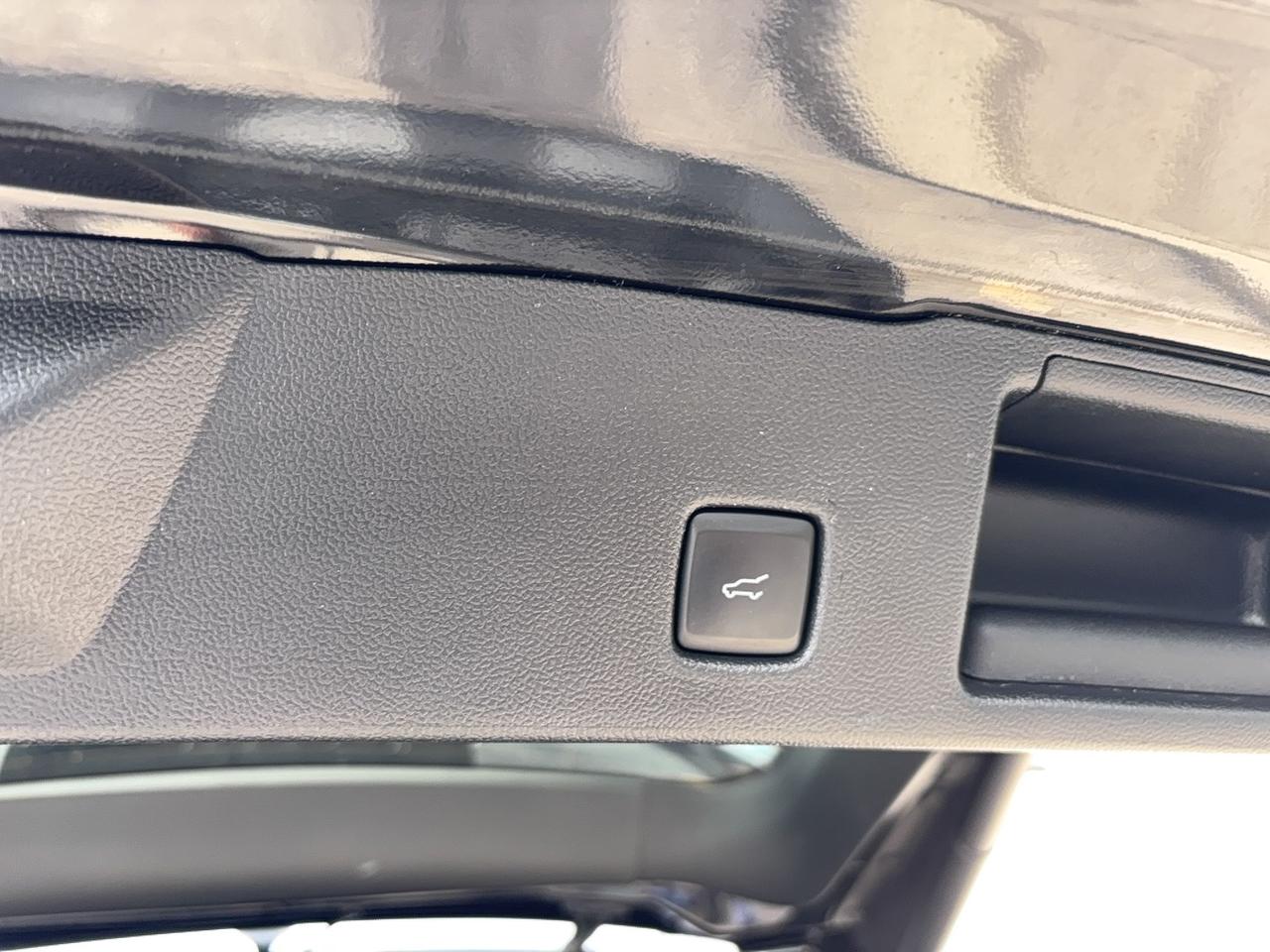 2022 Ford Escape SE, AWD, COLD WEATHER PACKAGE! POWER GATE! Photo