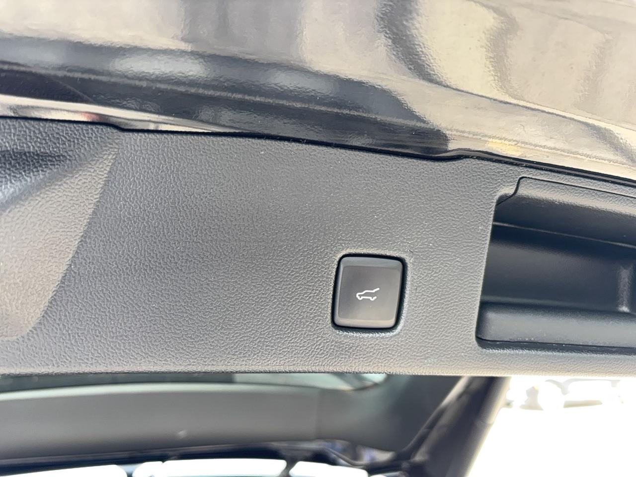 2022 Ford Escape SE, AWD, COLD WEATHER PACKAGE! POWER GATE! Photo