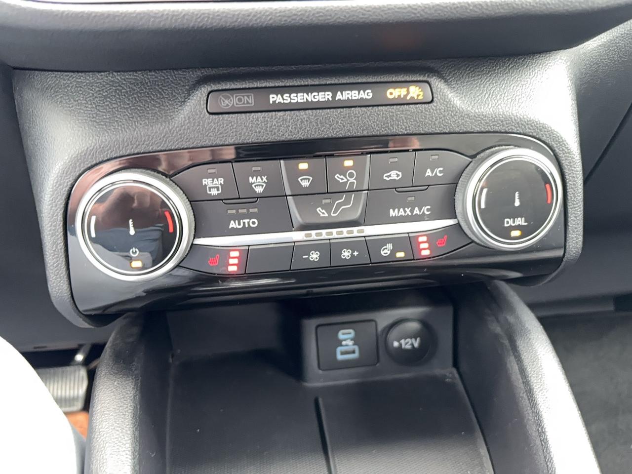 2022 Ford Escape SE, AWD, COLD WEATHER PACKAGE! POWER GATE! Photo