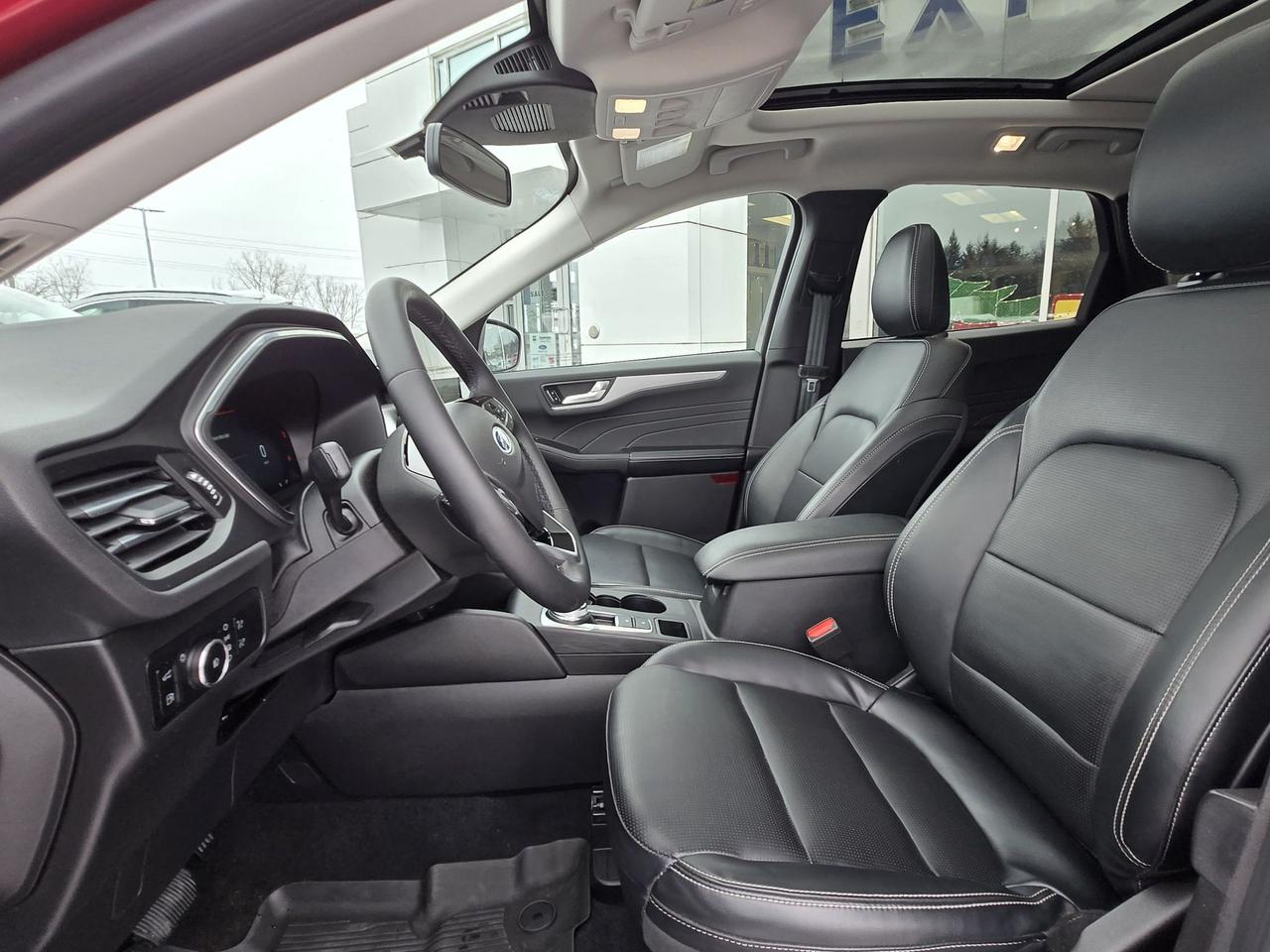 2023 Ford Escape PLATINUM, HYBRID, LEATHER, MOONROOF, NAV! LOADED! Photo