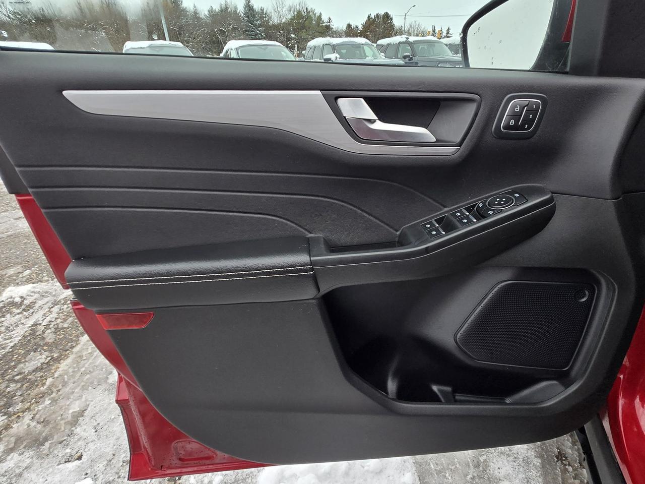 2023 Ford Escape PLATINUM, HYBRID, LEATHER, MOONROOF, NAV! LOADED! Photo