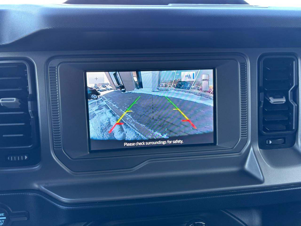 2022 Ford Bronco OUTERBANKS! LEATHER, TECH, REMOTE START! Photo