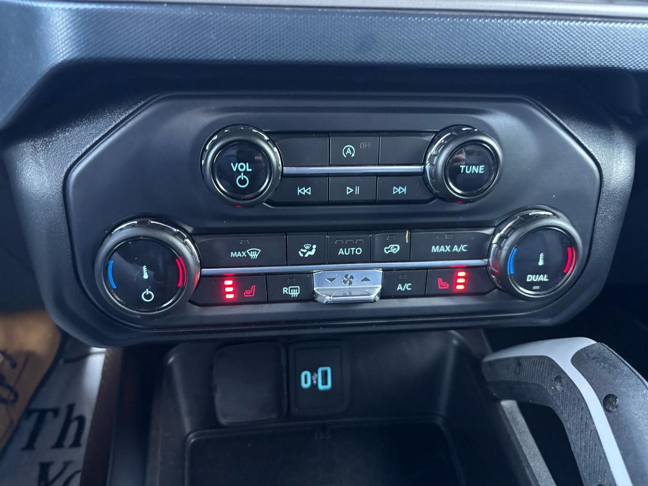 2022 Ford Bronco OUTERBANKS! LEATHER, TECH, REMOTE START! Photo