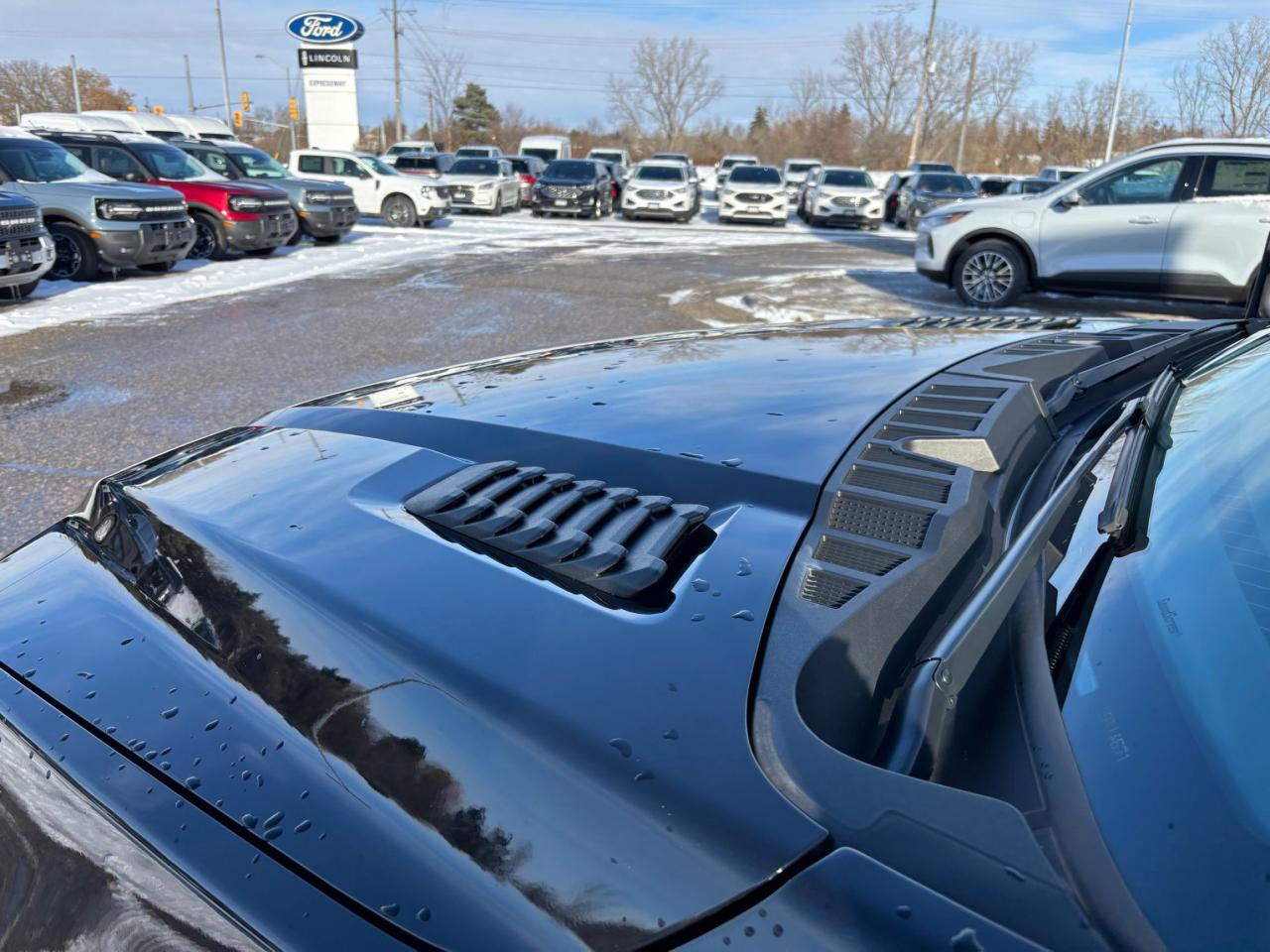 2023 Ford F-150 LARIAT, 502A TRIM LEVEL, FX4, SPORT PACK! Photo