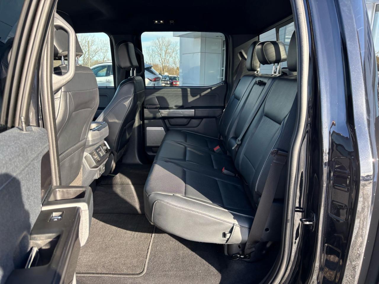 2023 Ford F-150 LARIAT, 502A TRIM LEVEL, FX4, SPORT PACK! Photo