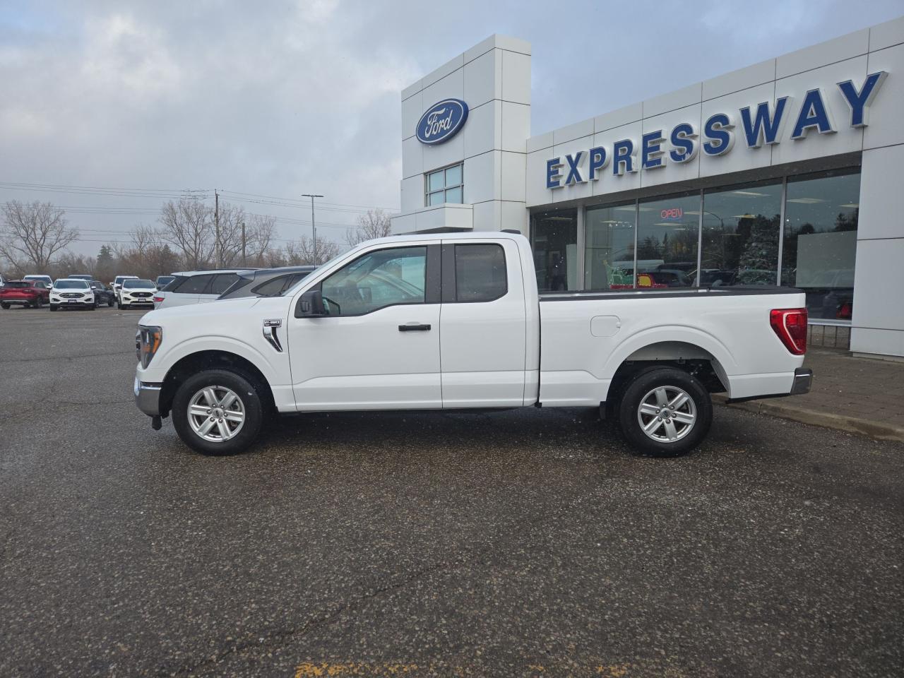 2023 Ford F-150 XLT, 4X2, 300A WITH 6.5' BOX! CLOTH, 6 PASSENGER! Photo