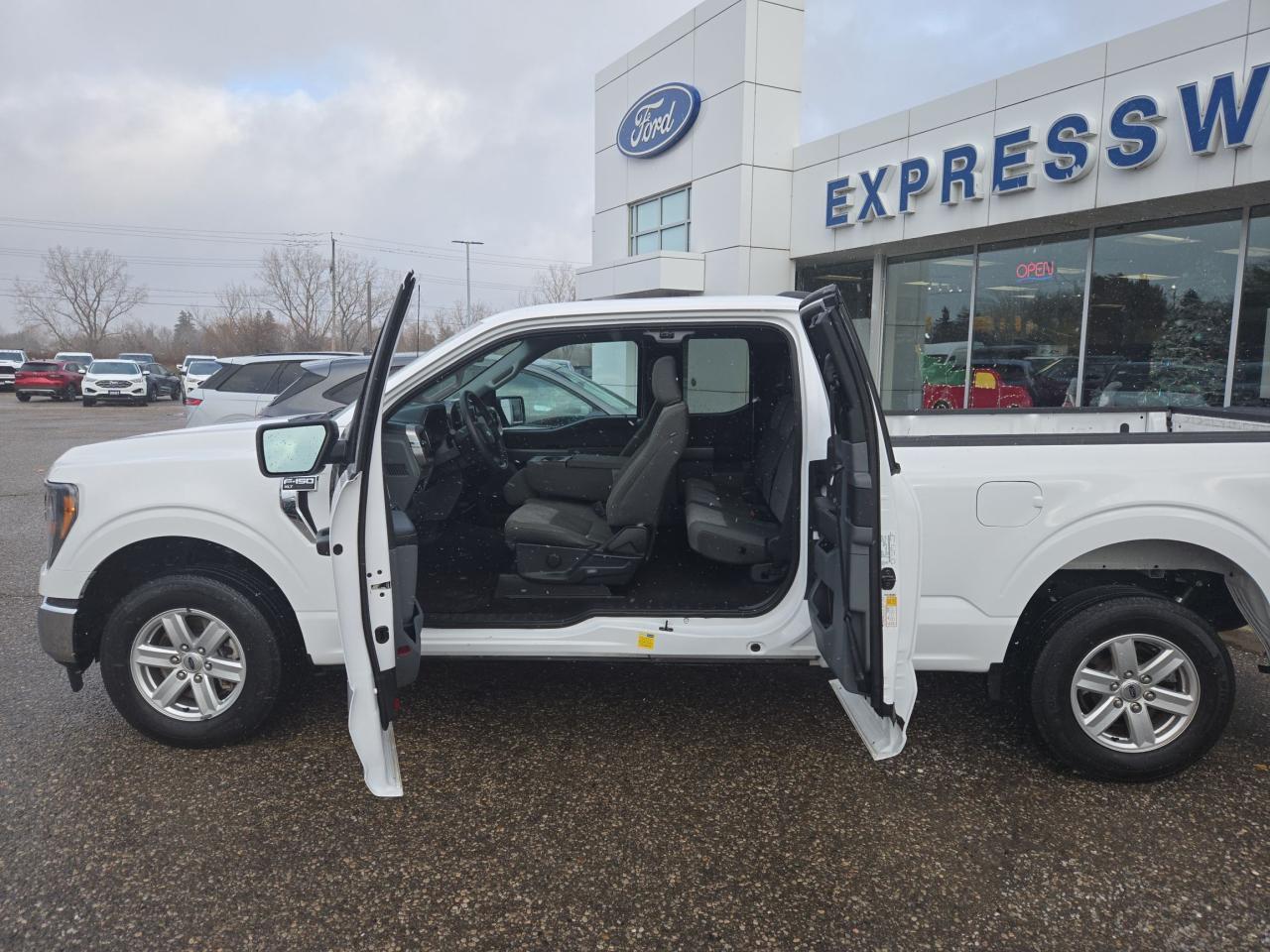 2023 Ford F-150 XLT, 4X2, 300A WITH 6.5' BOX! CLOTH, 6 PASSENGER! Photo