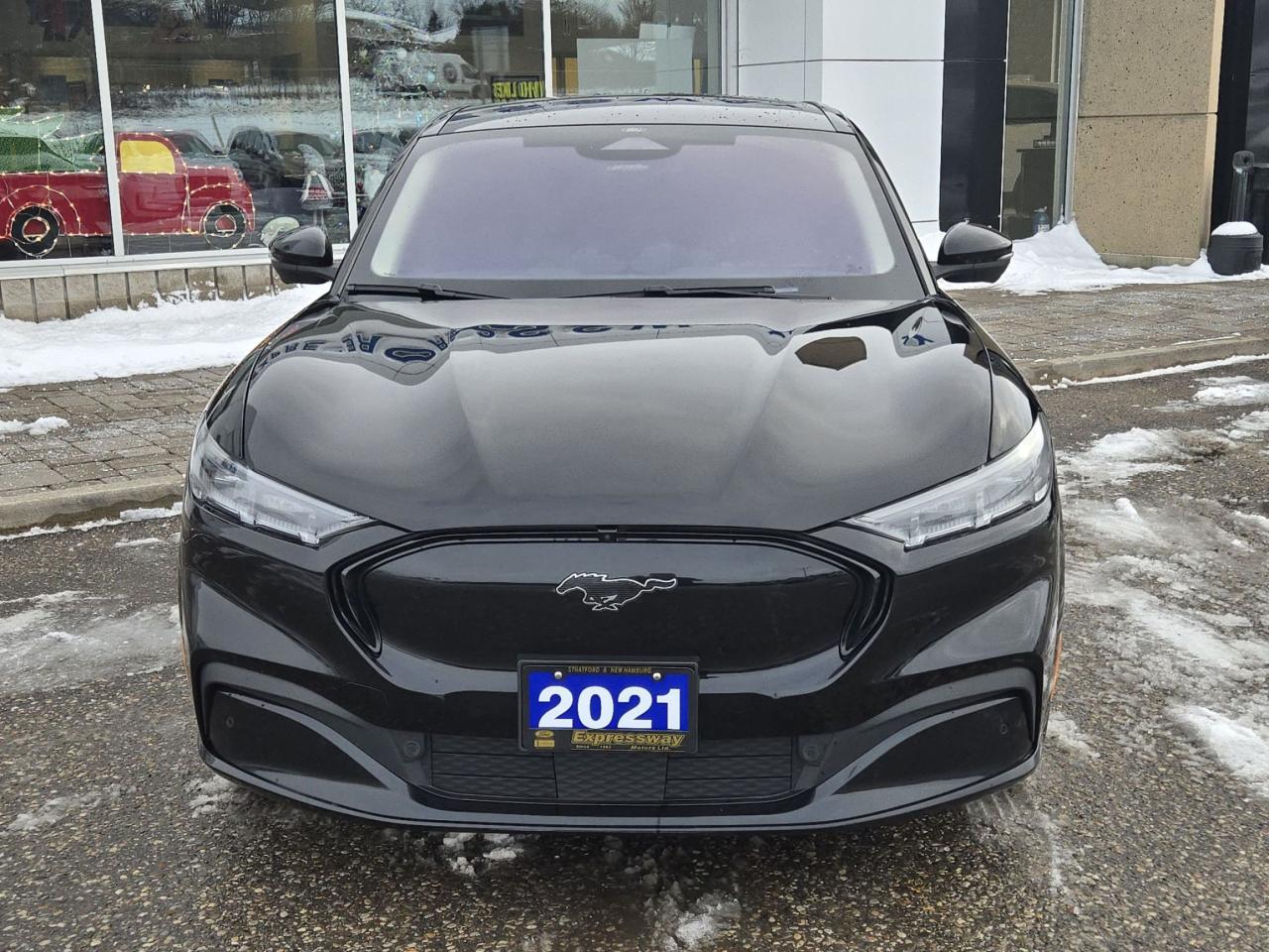 2021 Ford Mustang PREMIUM, AWD, EXTENDED RANGE BATTERY! Photo2