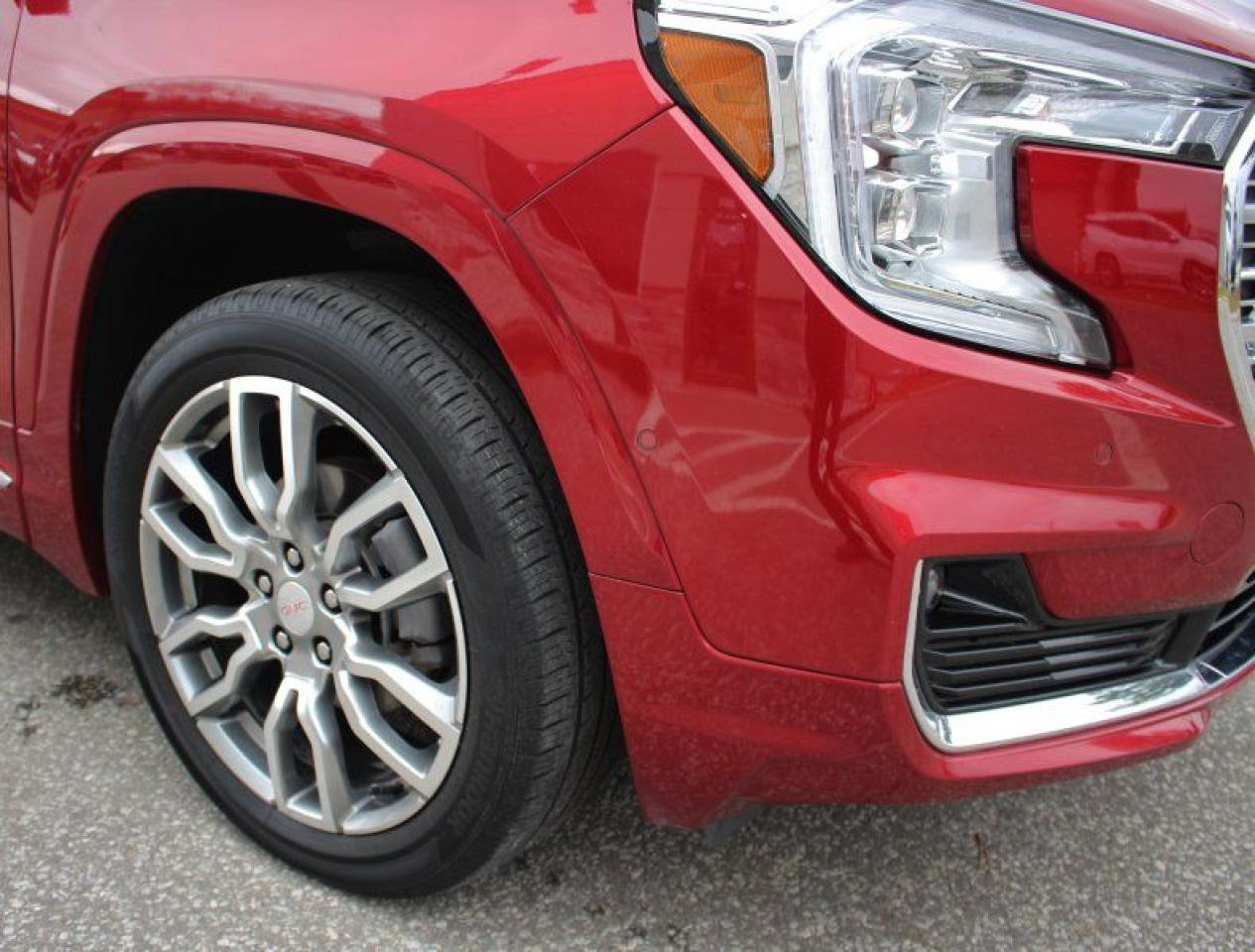 2024 GMC Terrain Denali*Low Ks*AWD*Heated Leather*Moon Roof*CarPlay Photo4