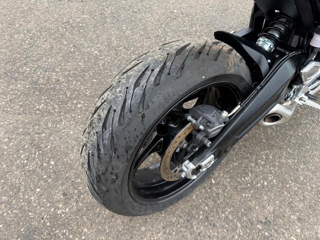 2024 Triumph Daytona TRIDENT 660, 3 CYL, ONLY 13,000KMS, LIGHT DAMAGE - Photo #10