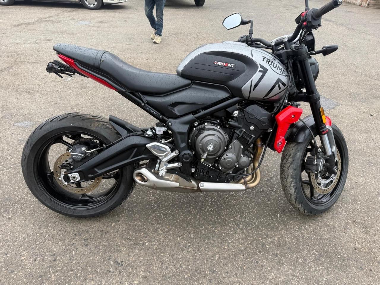 2024 Triumph Daytona TRIDENT 660, 3 CYL, ONLY 13,000KMS, LIGHT DAMAGE Photo3