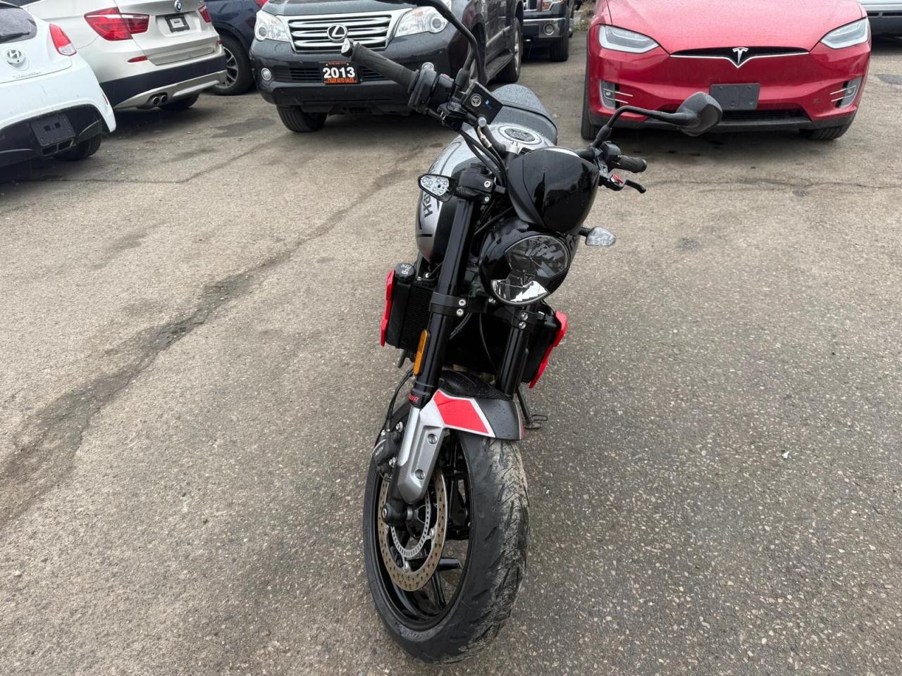 2024 Triumph Daytona TRIDENT 660, 3 CYL, ONLY 13,000KMS, LIGHT DAMAGE - Photo #2