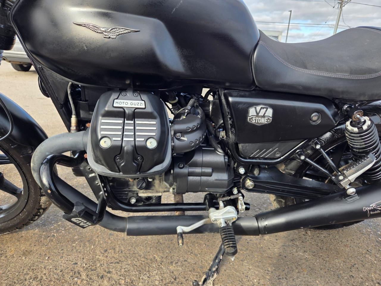 2022 Moto Guzzi V7 STONE, ONLY 8,000KMS, LIGHT DAMAGE, LOW KMS Photo2