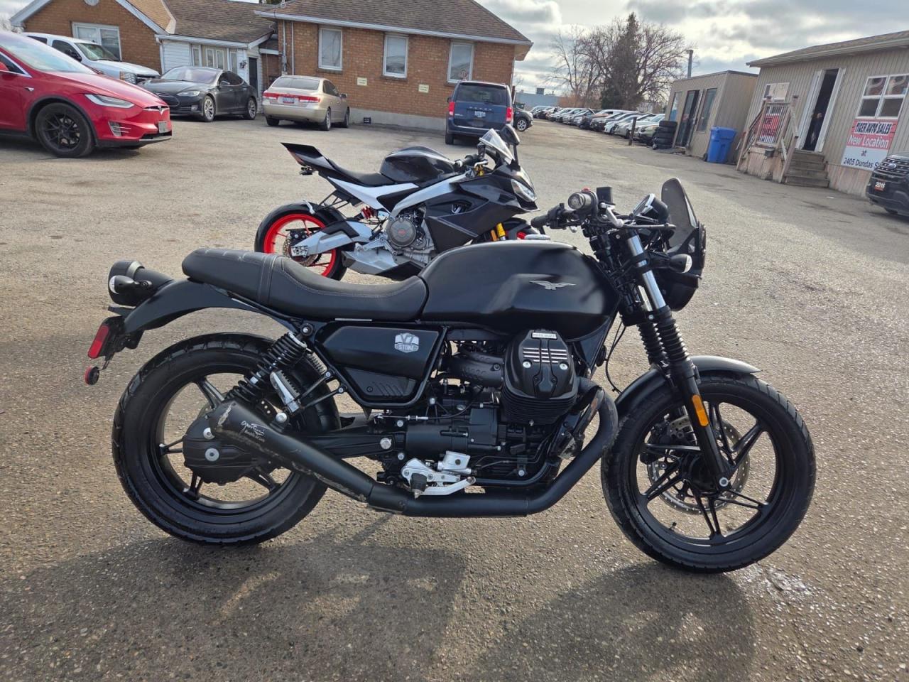 2022 Moto Guzzi V7 STONE, ONLY 8,000KMS, LIGHT DAMAGE, LOW KMS Photo3