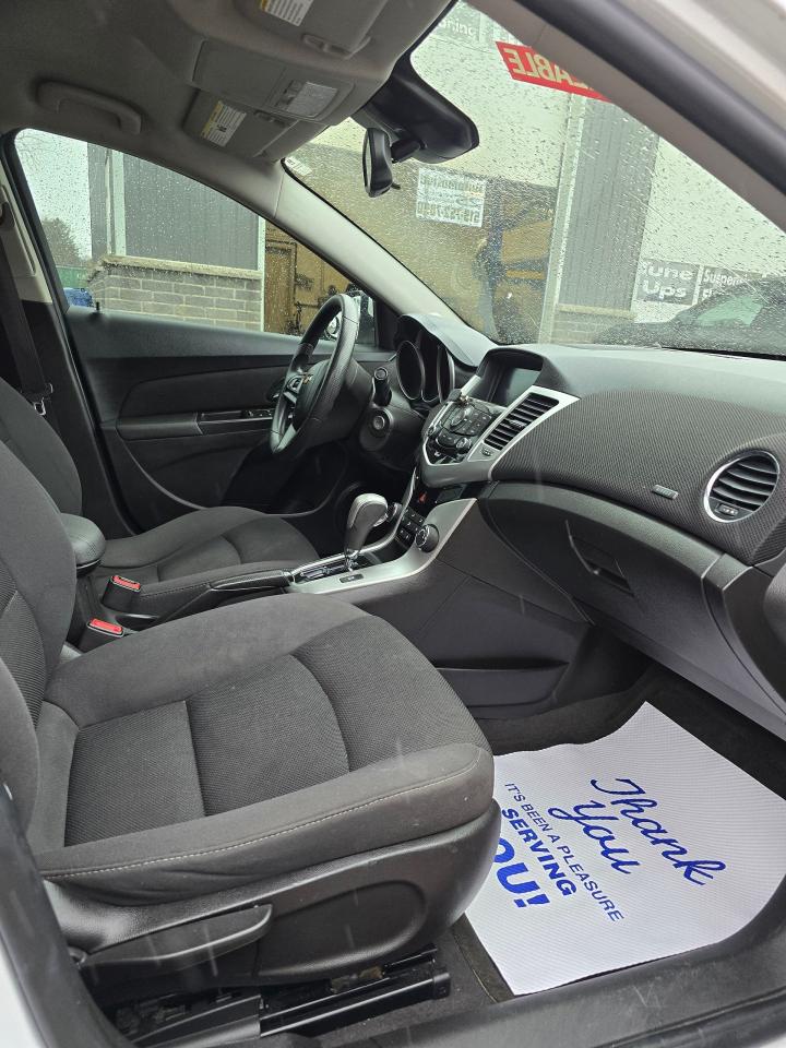 2015 Chevrolet Cruze 4dr Sdn 1LT - Photo #4