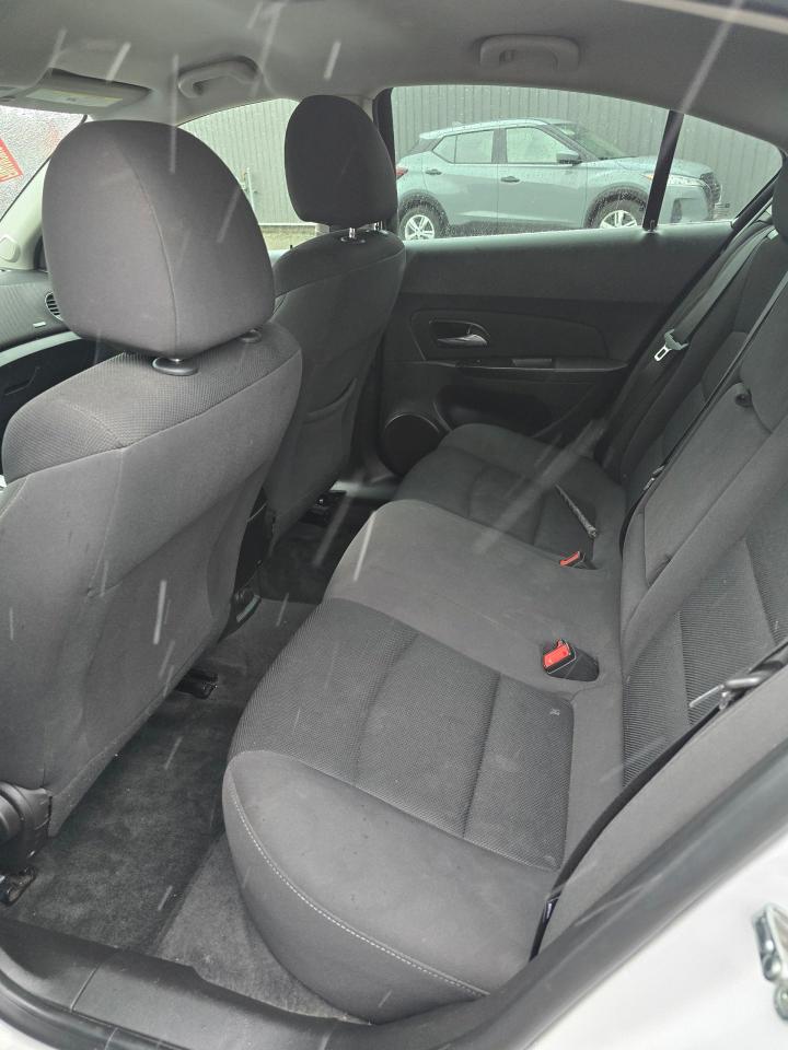 2015 Chevrolet Cruze 4dr Sdn 1LT - Photo #12