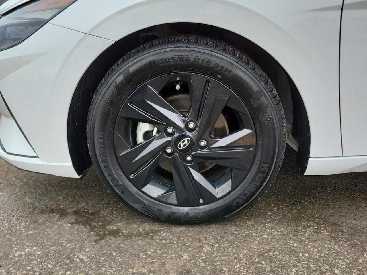 2023 Hyundai Elantra Preferred Photo