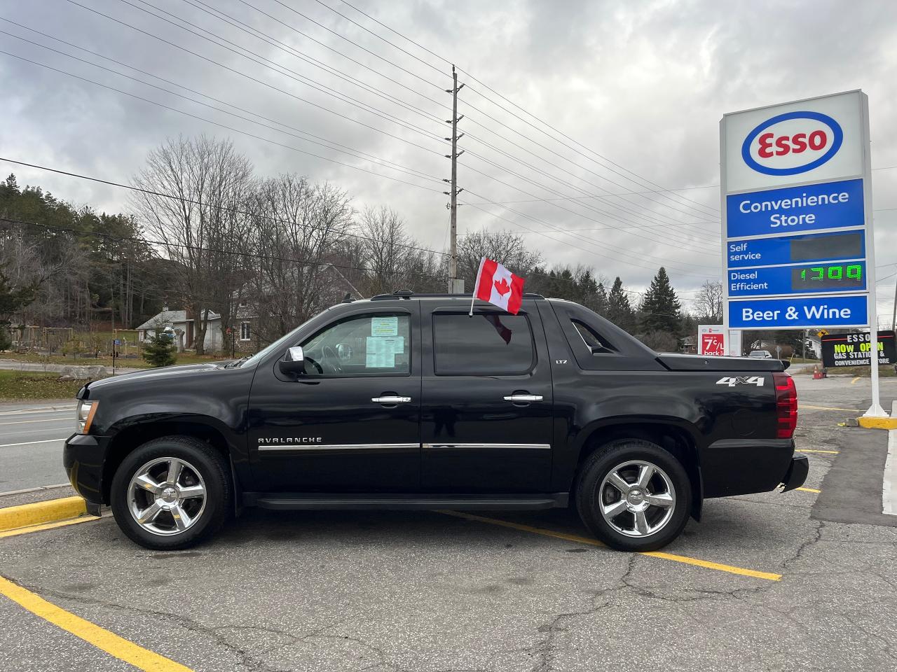 2011 Chevrolet Avalanche LTZ CREW CAB 4X4 Photo