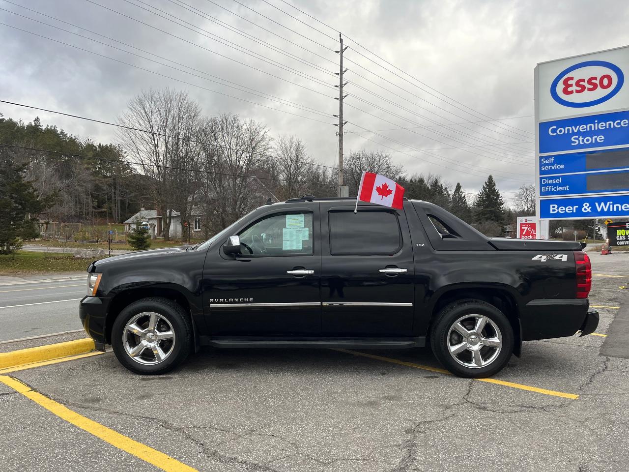 2011 Chevrolet Avalanche LTZ CREW CAB 4X4 Photo