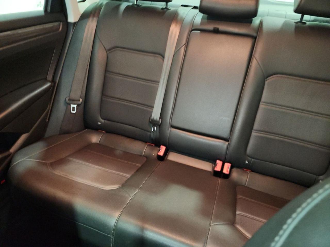 2021 Volkswagen Passat HIGHLINE Photo4