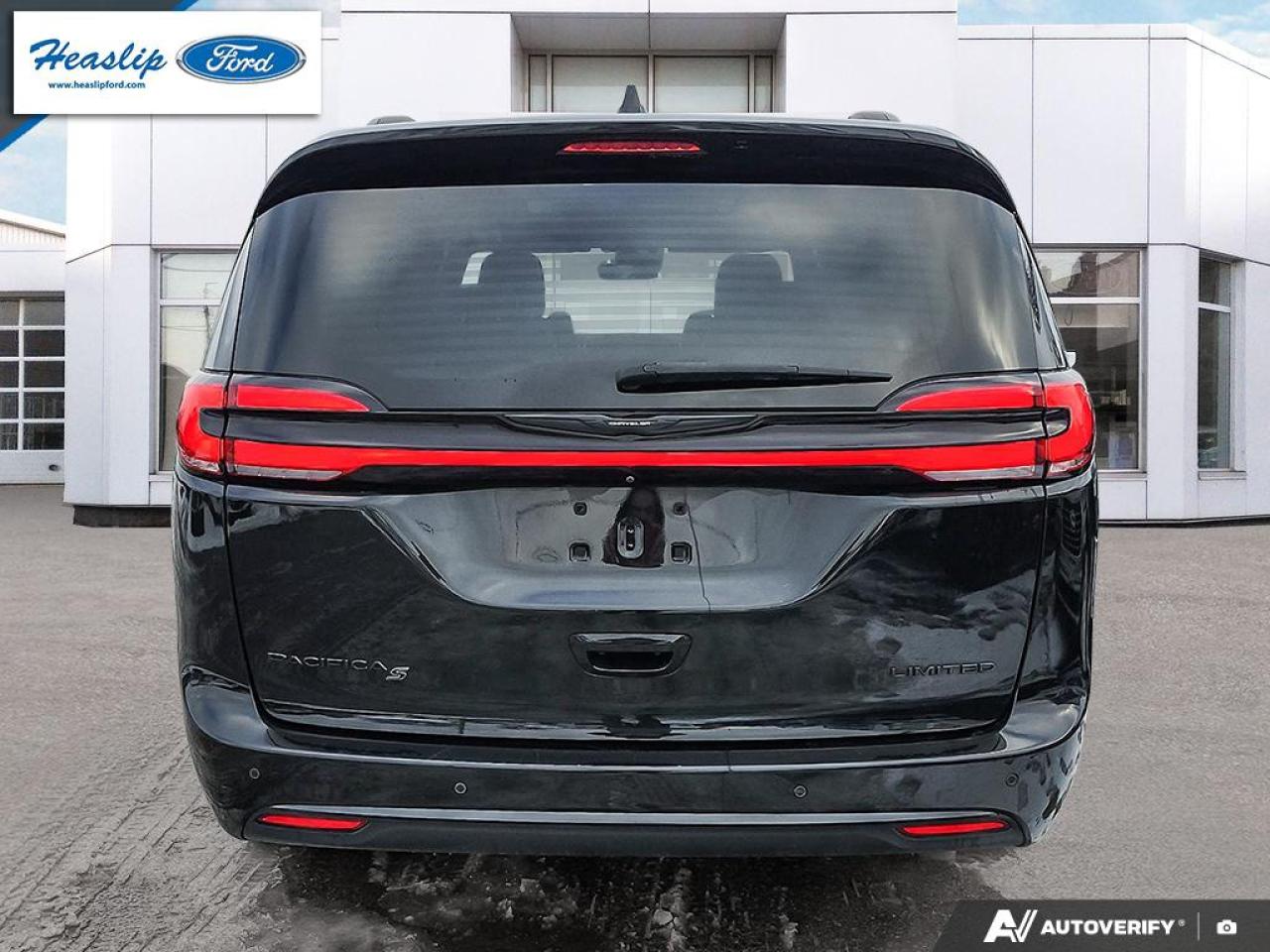 2022 Chrysler Pacifica Limited Photo4