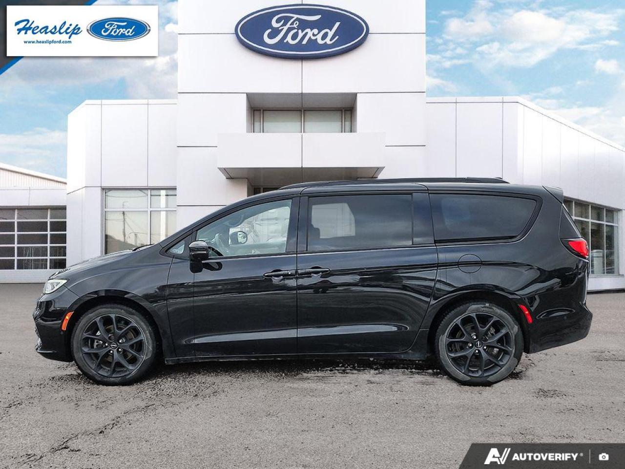 2022 Chrysler Pacifica Limited Photo2