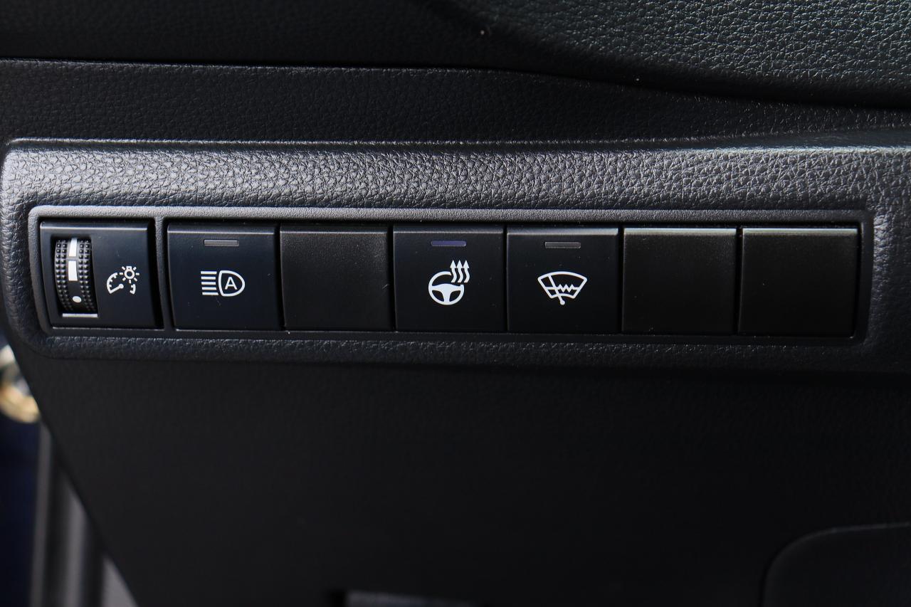 2020 Toyota Corolla LE | Auto | Roof | BSM | Adap Cruise | CarPlay ++ Photo19