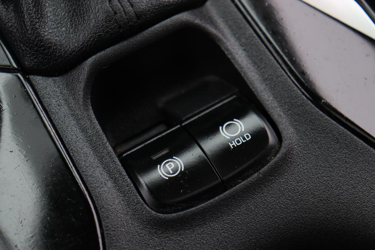 2020 Toyota Corolla LE | Auto | Roof | BSM | Adap Cruise | CarPlay ++ Photo64