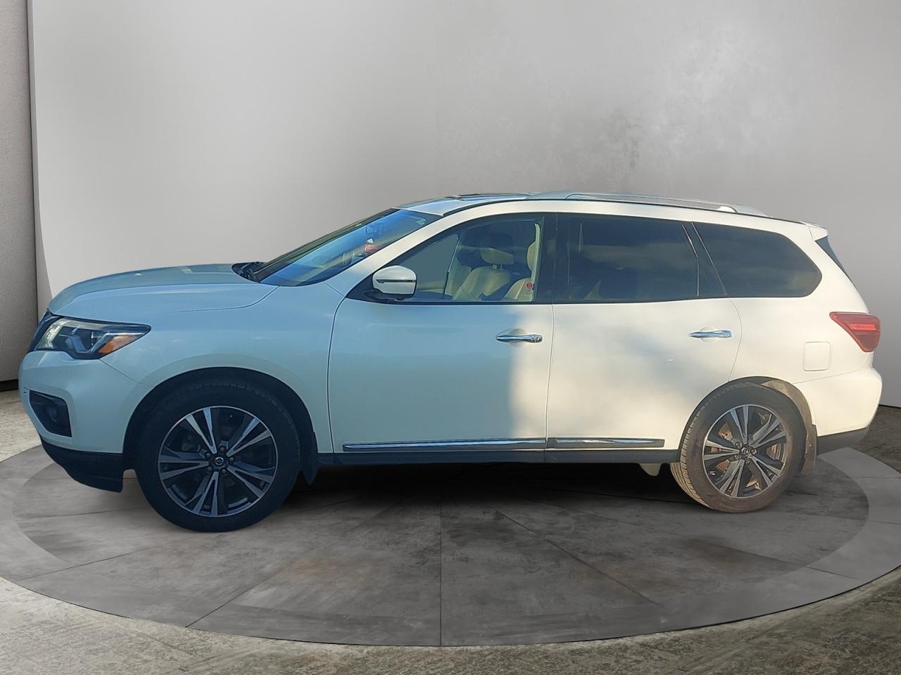 2020 Nissan Pathfinder Platinum Photo